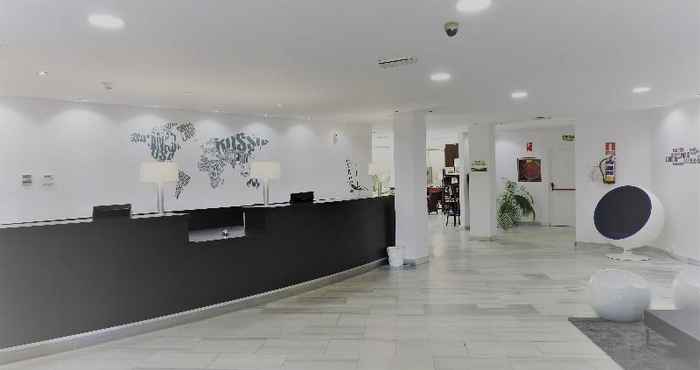 Lobby B&B Hotel Madrid Pinar de las Rozas