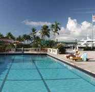 Kolam Renang 4 Fisher Island Hotel and Resort 