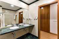 In-room Bathroom B&B Hotel Madrid Aeropuerto T4