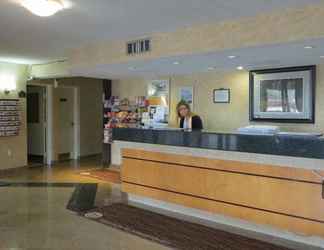 Lobi 2 Mississauga Inn & Suites