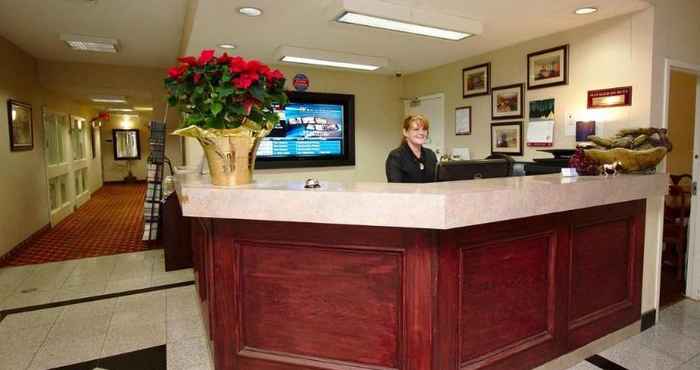 Lobby Rodeway Inn & Suites Chutes du Niagara