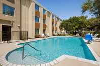 Swimming Pool Country Inn & Suites by Radisson, San Antonio Medi