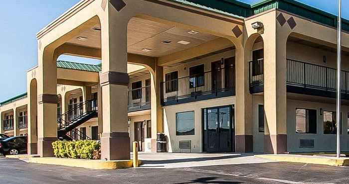 Exterior Econo Lodge Inn & Suites Southeast