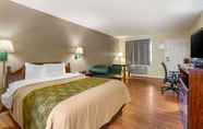 Bedroom 2 Econo Lodge Inn & Suites Southeast