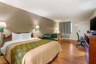 Bedroom Econo Lodge Inn & Suites Southeast