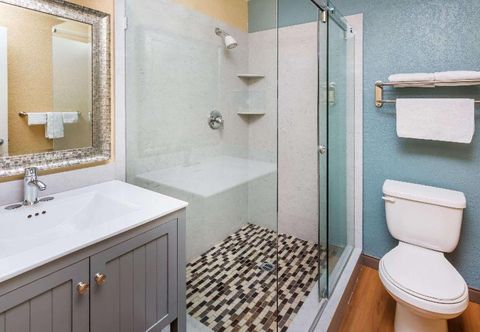 客房内浴室 Econo Lodge Oceanside