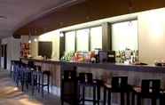 Bar, Kafe, dan Lounge 6 Gardenia