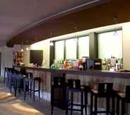 Bar, Kafe, dan Lounge 6 Gardenia