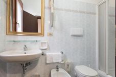 In-room Bathroom Albergo Basilea