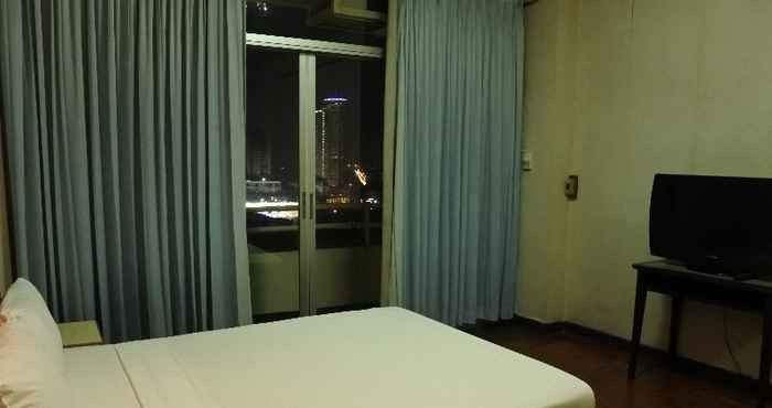 ห้องนอน Suriwongse Tower Inn