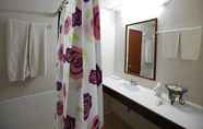 In-room Bathroom 5 Jansom Chumphon