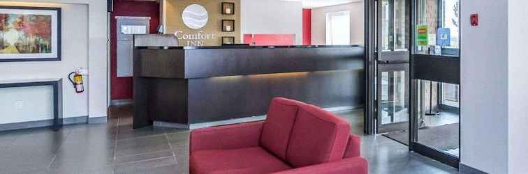 Lobby Comfort Inn Sudbury