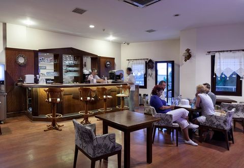 バー、カフェ、およびラウンジ Golden Age Hotel Bodrum