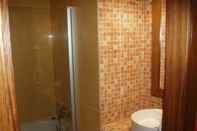 In-room Bathroom Praia Sol