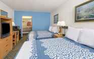 Bedroom 4 Days Inn by Wyndham West Palm Beach