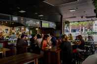 Bar, Cafe and Lounge Base Brisbane Uptown Backpackers