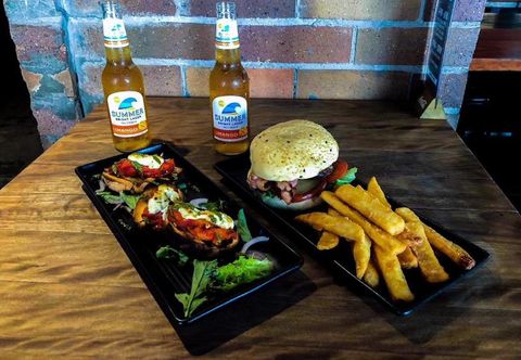 레스토랑 Base Brisbane Uptown Backpackers