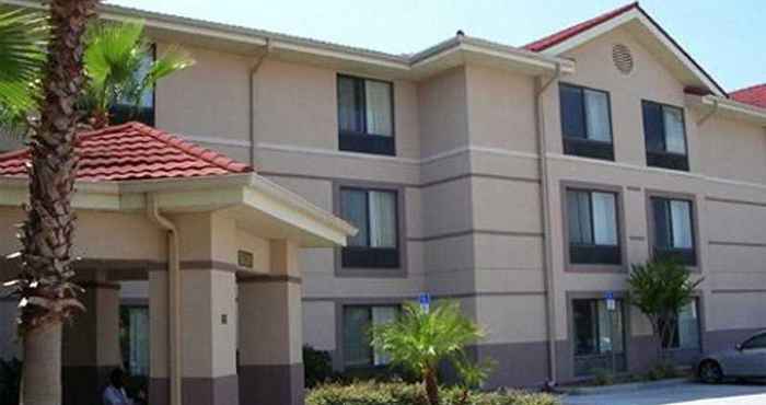 Exterior Extended Stay Deluxe Universal