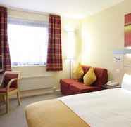 Bedroom 4 Premier Inn Ayr A77 Racecourse