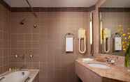 Toilet Kamar 2 Shanghai JC Mandarin Hotel Limited