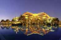 Swimming Pool Movenpick Hotel Bahrain