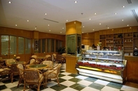 Bar, Cafe and Lounge Swiss International Al Hamra Hotel