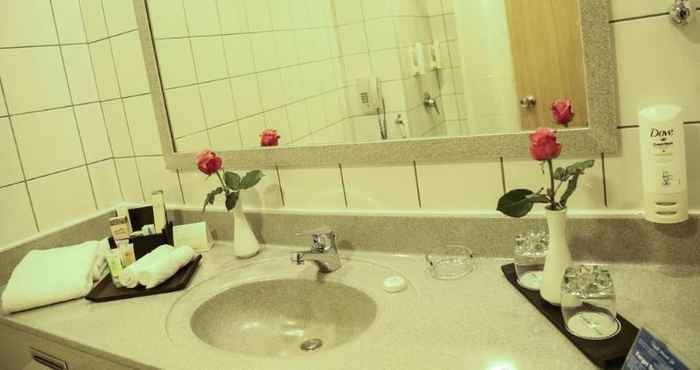 In-room Bathroom Swiss International Al Hamra Hotel - Dammam