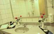 In-room Bathroom 6 Swiss International Al Hamra Hotel - Dammam