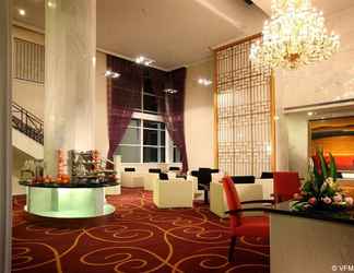 Lobby 2 Holiday Inn Downtown Beijing