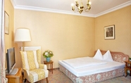 Bedroom 4 Savoy Garni