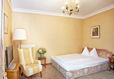 Bedroom 5 Savoy Garni