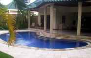 Kolam Renang 5 Emerald Villa