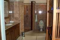 Toilet Kamar Emerald Villa