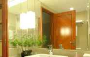 In-room Bathroom 6 Ya'ao International Hotel Beijing