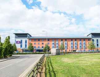 Exterior 2 Premier Inn Banbury (M40, J11)