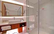 Toilet Kamar 7 V-continent Beijing Parkview Wuzhou Hotel