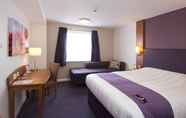 Bedroom 5 Premier Inn Glasgow City South