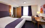 Bedroom 7 Premier Inn Glasgow City South