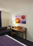 BEDROOM Premier Inn Glasgow City South