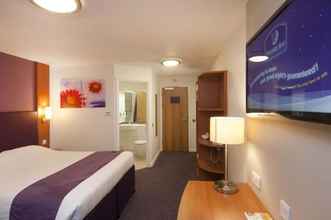 Bedroom 4 Premier Inn Glasgow City South