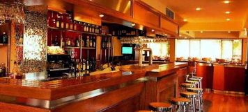 バー、カフェ、およびラウンジ 2 Quality Tiffins On The Park