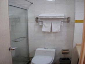 In-room Bathroom 4 Super 8 Dongsi
