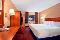 Bedroom Days Inn by Wyndham Las Vegas At Wild Wild West