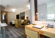 Khác 4 Housez Suites and Apartments