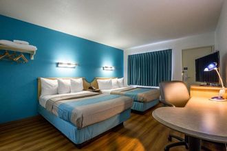 Others 4 Red Roof Downtown