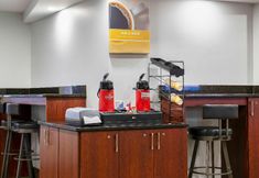 Others 5 Red Roof Downtown