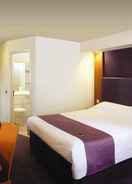 BEDROOM Premier Inn Heathrow Airport (Bath Road)