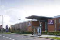 Exterior Premier Inn LON Heathrow Airport T2 & T3 (Bath Rd)