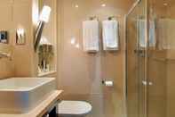 In-room Bathroom Inhabit