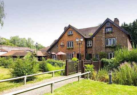 Exterior Premier Inn London Gatwick Airport South